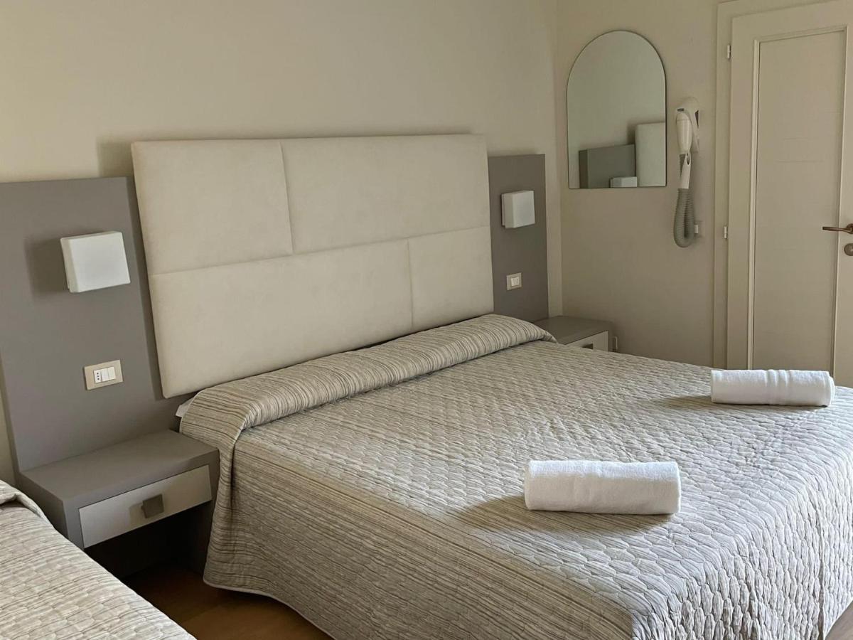 Hotel Vera Чезенатико Экстерьер фото