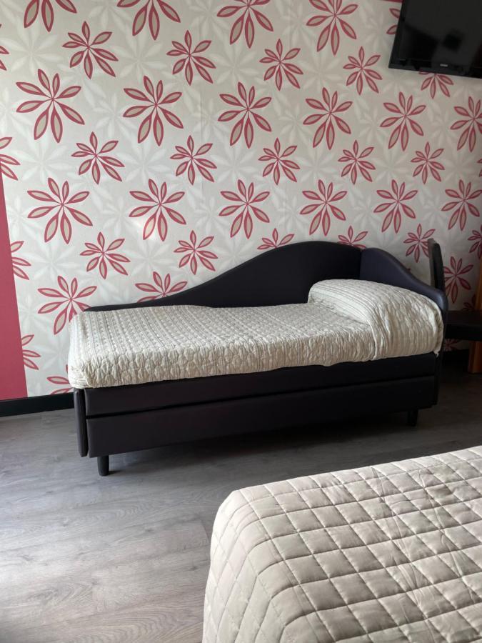 Hotel Vera Чезенатико Экстерьер фото
